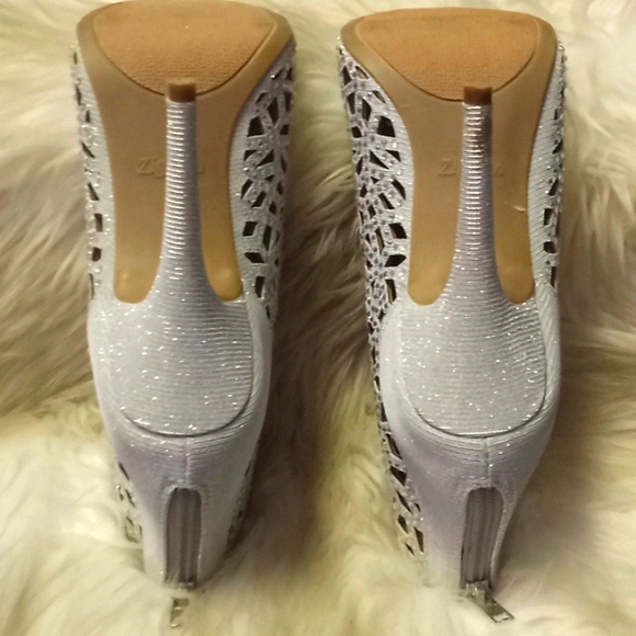 Zigi Soho Silver Sparkly Drift Caged Bootie - Picture 10 of 13